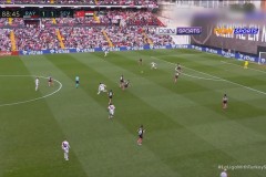 欧冠赔率风云：西甲豪门皇马、巴萨领跑，谁能问鼎欧洲之巅？